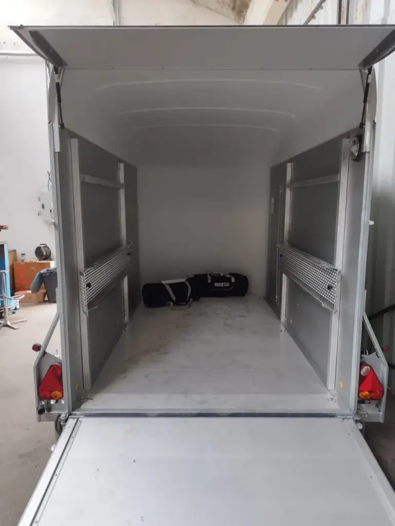 Métallerie Réalisation d'un aménagement de remorque pour le transport d'un kart. - Photo 4 | AL Métallerie Thiers (63)